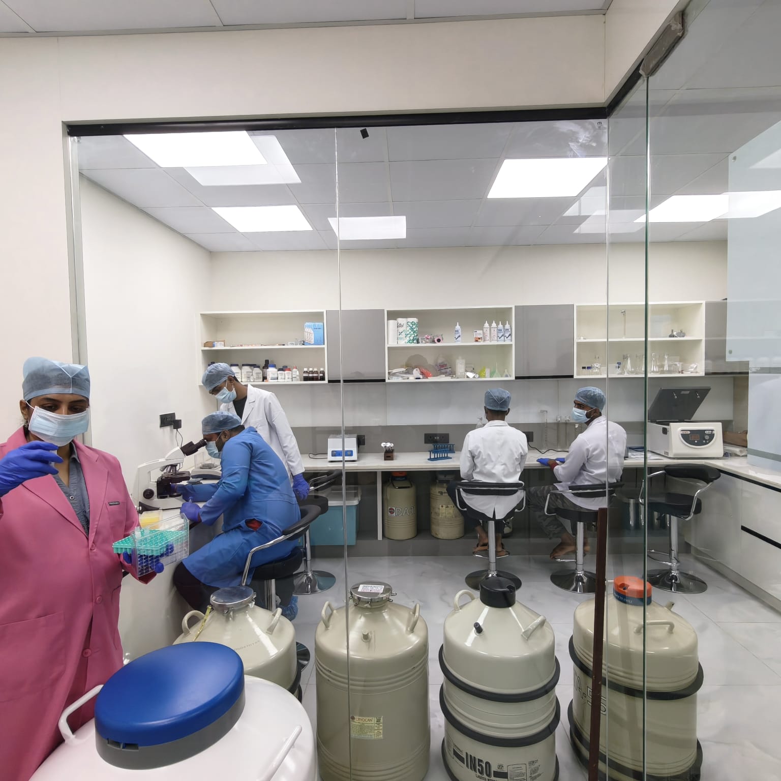 Microscopy workstation with analytics